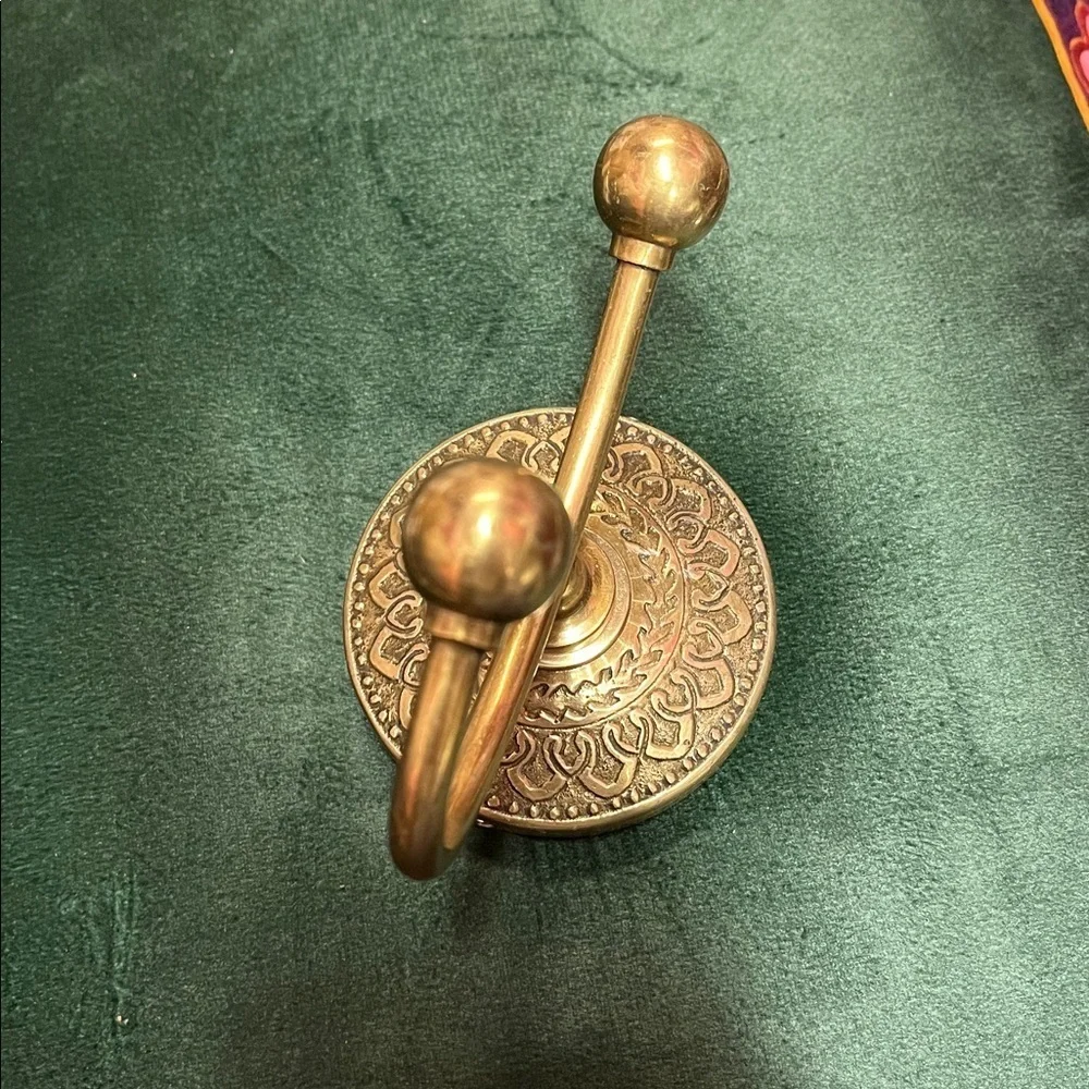 Anthropologie Medallion Bath Hook New Elegant Gold Towel Hook with White Towel